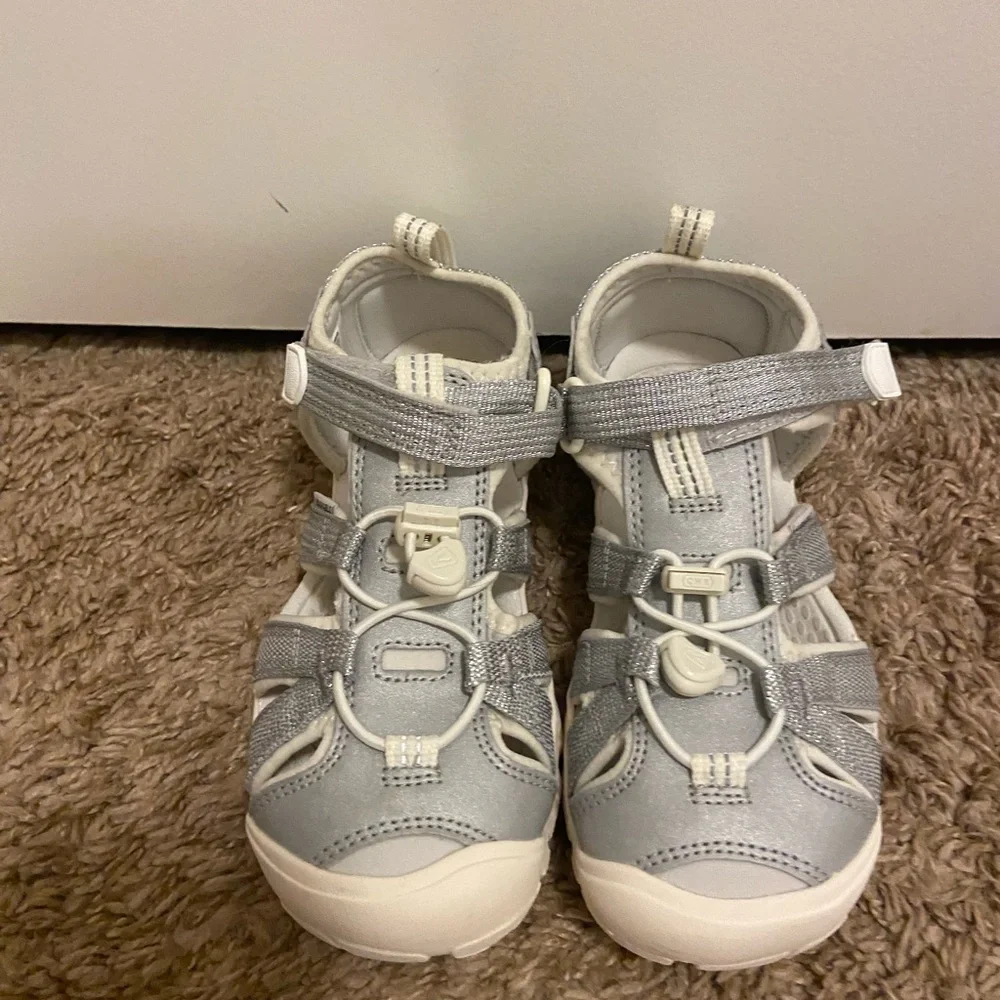 Kids Gray and White Keen’s
